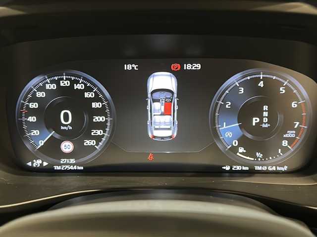 ボルボ ＸＣ４０ T4 AWD インスクリプション 新潟県 2019(平31)年 2.8万km グレー パノラッミックスライディングルーフ/Inscription 標準装備/・Inscription専用色パイングレーメタリック/・本革シートオキサイドレッド/・ドリフト・ウッド・パネル/・19インチ 5ダブルスポークダイヤモンドカットAW/・Inscription 専用フロントグリル/・Orreforsクリスタルノブ/・harman/kardonプレミアムサウンド/標準装備/・アダプティブ・クルーズ・コントロール/・パイロット・アシスト（車線維持支援機能）/・LKA（レーン・キーピング・エイド/・LEDヘッドライト（アクティブベンディング機能付）/・オートブレーキ機能付CTA（クロス・トラフィック・アラート/・オンカミング・レーン・ミティゲーション/・ブラインドスポット・インフォメーション・システム/・LCMA（レーン・チェンジ・マージ・エイド）/・360°ビューカメラ/・パーク・アシスト・パイロット/・Bluetooth/・TV/・ドライブレコーダー