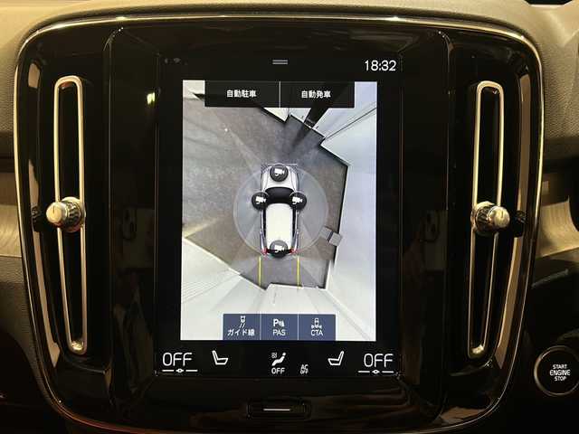 ボルボ ＸＣ４０ T4 AWD インスクリプション 新潟県 2019(平31)年 2.8万km グレー パノラッミックスライディングルーフ/Inscription 標準装備/・Inscription専用色パイングレーメタリック/・本革シートオキサイドレッド/・ドリフト・ウッド・パネル/・19インチ 5ダブルスポークダイヤモンドカットAW/・Inscription 専用フロントグリル/・Orreforsクリスタルノブ/・harman/kardonプレミアムサウンド/標準装備/・アダプティブ・クルーズ・コントロール/・パイロット・アシスト（車線維持支援機能）/・LKA（レーン・キーピング・エイド/・LEDヘッドライト（アクティブベンディング機能付）/・オートブレーキ機能付CTA（クロス・トラフィック・アラート/・オンカミング・レーン・ミティゲーション/・ブラインドスポット・インフォメーション・システム/・LCMA（レーン・チェンジ・マージ・エイド）/・360°ビューカメラ/・パーク・アシスト・パイロット/・Bluetooth/・TV/・ドライブレコーダー