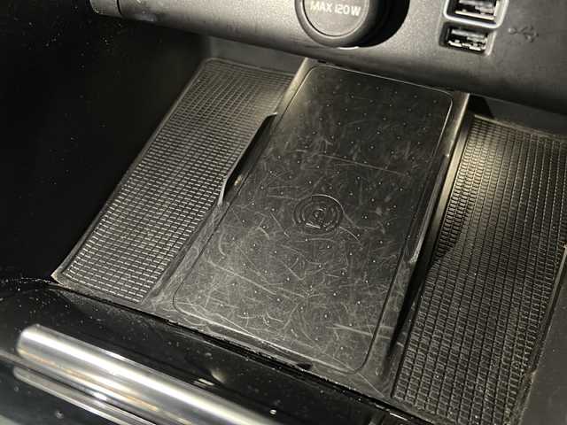 ボルボ ＸＣ４０ T4 AWD インスクリプション 新潟県 2019(平31)年 2.8万km グレー パノラッミックスライディングルーフ/Inscription 標準装備/・Inscription専用色パイングレーメタリック/・本革シートオキサイドレッド/・ドリフト・ウッド・パネル/・19インチ 5ダブルスポークダイヤモンドカットAW/・Inscription 専用フロントグリル/・Orreforsクリスタルノブ/・harman/kardonプレミアムサウンド/標準装備/・アダプティブ・クルーズ・コントロール/・パイロット・アシスト（車線維持支援機能）/・LKA（レーン・キーピング・エイド/・LEDヘッドライト（アクティブベンディング機能付）/・オートブレーキ機能付CTA（クロス・トラフィック・アラート/・オンカミング・レーン・ミティゲーション/・ブラインドスポット・インフォメーション・システム/・LCMA（レーン・チェンジ・マージ・エイド）/・360°ビューカメラ/・パーク・アシスト・パイロット/・Bluetooth/・TV/・ドライブレコーダー