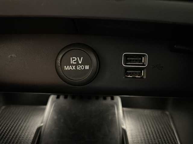 ボルボ ＸＣ４０ T4 AWD インスクリプション 新潟県 2019(平31)年 2.8万km グレー パノラッミックスライディングルーフ/Inscription 標準装備/・Inscription専用色パイングレーメタリック/・本革シートオキサイドレッド/・ドリフト・ウッド・パネル/・19インチ 5ダブルスポークダイヤモンドカットAW/・Inscription 専用フロントグリル/・Orreforsクリスタルノブ/・harman/kardonプレミアムサウンド/標準装備/・アダプティブ・クルーズ・コントロール/・パイロット・アシスト（車線維持支援機能）/・LKA（レーン・キーピング・エイド/・LEDヘッドライト（アクティブベンディング機能付）/・オートブレーキ機能付CTA（クロス・トラフィック・アラート/・オンカミング・レーン・ミティゲーション/・ブラインドスポット・インフォメーション・システム/・LCMA（レーン・チェンジ・マージ・エイド）/・360°ビューカメラ/・パーク・アシスト・パイロット/・Bluetooth/・TV/・ドライブレコーダー