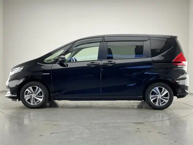 ホンダ フリード ハイブリット G ホンダセンシング 愛知県 2022(令4)年 3.5万km クリスタルブラックパール 純正９インチナビ/ホンダセンシング/レーダークルーズコントロール/両側パワースライドドア/フルセグTV/DVD/バックカメラ/LEDオートライト/ETC/前後ドライブレコーダー/ハーフレザーシート/シートヒーター/純正アルミホイール/純正フロアマット/衝突被害軽減ブレーキ/パーキングセンサー/禁煙車