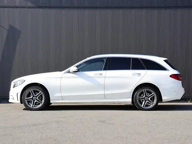 メルセデス・ベンツ Ｃ２２０ｄ ステーションワゴン アバンギャルドAMGライン 静岡県 2018(平30)年 4万km ダイヤモンドホワイト レーダーセーフティパッケージ /ナビ TV AppleCarPlay　/ACC LKA BSM /革シート シートヒーター /パワーバックドア /パーキングサポート /エアサス /LEDヘッドライト /アイドリングSTOP /アンビエントライト /前後センサー