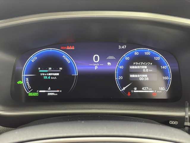 トヨタ カローラ クロス ハイブリッド Z 愛知県 2025(令7)年 0.4万km アティチュードブラックマイカ 純正ナビ/パノラマルーフ/バックカメラ/フルセグTV・Bluetooth・USB/ETC2.0ビルトイン/ハンズフリーパワーバックドア/ルーフレール/本革＋ファブリックシート/運転席パワーシート/運転席助手席シートヒーター/運転席電動ランバーサポート/トヨタセーフティセンス/プリクラッシュセーフティ/レーントレーシングアシスト/レーンディパーチャーアラート/レーダークルーズコントロール/オートマチックハイビーム/ロードサインアシスト/ドライバー異常時対応システム/プロアクティブドライビングアシスト/発進遅れ告知/車両接近通報/パーキングサポートブレーキ/ドライブモード(エコ・ノーマル・パワー・EV)/革巻きステアリング/ステアリングスイッチ/スマートキー/プッシュスタート/イモビライザー/スペアキー