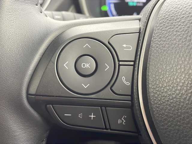 トヨタ カローラ クロス ハイブリッド Z 愛知県 2025(令7)年 0.4万km アティチュードブラックマイカ 純正ナビ/パノラマルーフ/バックカメラ/フルセグTV・Bluetooth・USB/ETC2.0ビルトイン/ハンズフリーパワーバックドア/ルーフレール/本革＋ファブリックシート/運転席パワーシート/運転席助手席シートヒーター/運転席電動ランバーサポート/トヨタセーフティセンス/プリクラッシュセーフティ/レーントレーシングアシスト/レーンディパーチャーアラート/レーダークルーズコントロール/オートマチックハイビーム/ロードサインアシスト/ドライバー異常時対応システム/プロアクティブドライビングアシスト/発進遅れ告知/車両接近通報/パーキングサポートブレーキ/ドライブモード(エコ・ノーマル・パワー・EV)/革巻きステアリング/ステアリングスイッチ/スマートキー/プッシュスタート/イモビライザー/スペアキー