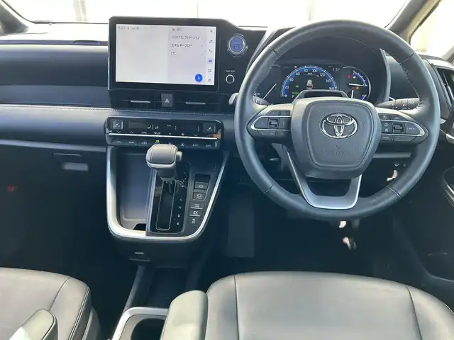 トヨタ ノア ハイブリッド S－Z 大阪府 2022(令4)年 2.4万km アティチュードブラックマイカ トヨタセーフティセンス/純正１０．５インチナビ　/・フルセグTV/USB/BT/HDMI/バックカメラ　/BSM　/両側パワースライドドア　/AC100V/ハーフレザーシート/シートヒーター　/ビルトインＥＴＣ２．０　/ロードサイドアシスト　/クリアランスソナー　/レーダークルーズコントロール/アイドリングストップ/LEDヘッド・フォグ　/純正フロアマット　/純正17インチAW/取説・保証書