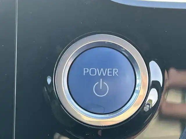 トヨタ ノア ハイブリッド S－Z 大阪府 2022(令4)年 2.4万km アティチュードブラックマイカ トヨタセーフティセンス/純正１０．５インチナビ　/・フルセグTV/USB/BT/HDMI/バックカメラ　/BSM　/両側パワースライドドア　/AC100V/ハーフレザーシート/シートヒーター　/ビルトインＥＴＣ２．０　/ロードサイドアシスト　/クリアランスソナー　/レーダークルーズコントロール/アイドリングストップ/LEDヘッド・フォグ　/純正フロアマット　/純正17インチAW/取説・保証書