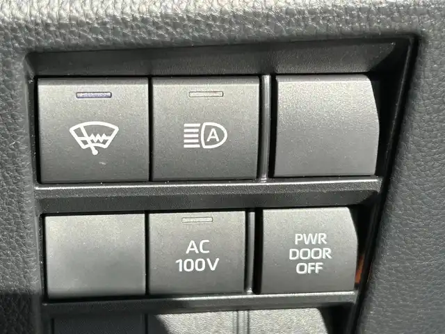 トヨタ ノア ハイブリッド S－Z 大阪府 2022(令4)年 2.4万km アティチュードブラックマイカ トヨタセーフティセンス/純正１０．５インチナビ　/・フルセグTV/USB/BT/HDMI/バックカメラ　/BSM　/両側パワースライドドア　/AC100V/ハーフレザーシート/シートヒーター　/ビルトインＥＴＣ２．０　/ロードサイドアシスト　/クリアランスソナー　/レーダークルーズコントロール/アイドリングストップ/LEDヘッド・フォグ　/純正フロアマット　/純正17インチAW/取説・保証書