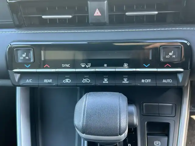 トヨタ ノア ハイブリッド S－Z 大阪府 2022(令4)年 2.4万km アティチュードブラックマイカ トヨタセーフティセンス/純正１０．５インチナビ　/・フルセグTV/USB/BT/HDMI/バックカメラ　/BSM　/両側パワースライドドア　/AC100V/ハーフレザーシート/シートヒーター　/ビルトインＥＴＣ２．０　/ロードサイドアシスト　/クリアランスソナー　/レーダークルーズコントロール/アイドリングストップ/LEDヘッド・フォグ　/純正フロアマット　/純正17インチAW/取説・保証書