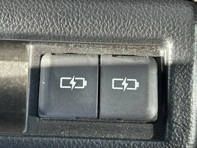 トヨタ ノア ハイブリッド S－Z 大阪府 2022(令4)年 2.4万km アティチュードブラックマイカ トヨタセーフティセンス/純正１０．５インチナビ　/・フルセグTV/USB/BT/HDMI/バックカメラ　/BSM　/両側パワースライドドア　/AC100V/ハーフレザーシート/シートヒーター　/ビルトインＥＴＣ２．０　/ロードサイドアシスト　/クリアランスソナー　/レーダークルーズコントロール/アイドリングストップ/LEDヘッド・フォグ　/純正フロアマット　/純正17インチAW/取説・保証書