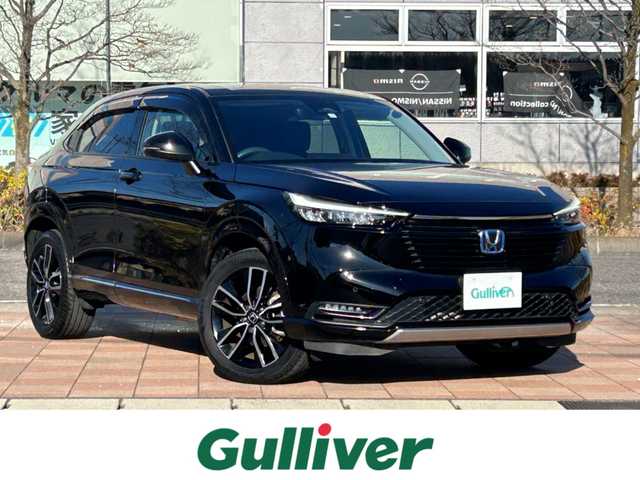 ホンダ ヴェゼル ハイブリッド e:HEV Z 福島県 2023(令5)年 1.2万km クリスタルブラックパール ホンダセンシング/衝突軽減ブレーキ/アダプティブクルーズコントロール/車線維持支援システム/誤発進抑制機能/後方誤発進抑制機能/路外逸脱抑制機能/先行車発進お知らせ機能/標識認識機能/オートハイビーム/ブラインドスポットインフォメーション/純正ナビゲーション/型番：VXU-225VZi/【CD/DVD/SD/USB/Bluetooth/TV】/バックカメラ/純正前後ドライブレコーダー/ビルトインETC/おくだけ充電/電動リフトゲート/前席シートヒーター/ステアリングヒーター/パドルシフト/ステアリングリモコン/LEDオートライト/LEDフォグランプ/純正フロアマット/ドアバイザー