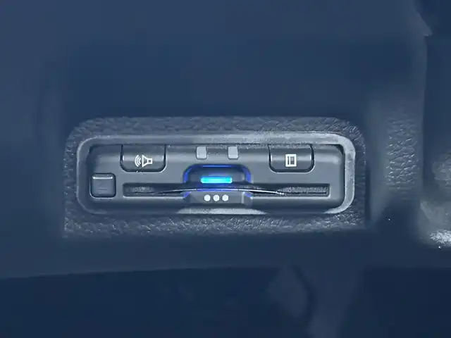 ホンダ ヴェゼル ハイブリッド e:HEV Z 福島県 2023(令5)年 1.2万km クリスタルブラックパール ホンダセンシング/衝突軽減ブレーキ/アダプティブクルーズコントロール/車線維持支援システム/誤発進抑制機能/後方誤発進抑制機能/路外逸脱抑制機能/先行車発進お知らせ機能/標識認識機能/オートハイビーム/ブラインドスポットインフォメーション/純正ナビゲーション/型番：VXU-225VZi/【CD/DVD/SD/USB/Bluetooth/TV】/バックカメラ/純正前後ドライブレコーダー/ビルトインETC/おくだけ充電/電動リフトゲート/前席シートヒーター/ステアリングヒーター/パドルシフト/ステアリングリモコン/LEDオートライト/LEDフォグランプ/純正フロアマット/ドアバイザー