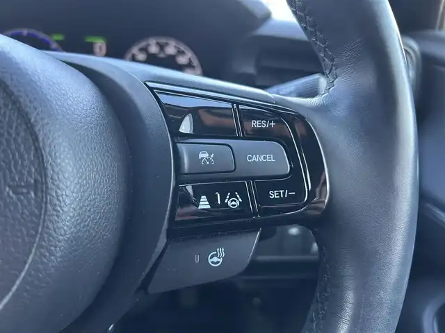 ホンダ ヴェゼル ハイブリッド e:HEV Z 福島県 2023(令5)年 1.2万km クリスタルブラックパール ホンダセンシング/衝突軽減ブレーキ/アダプティブクルーズコントロール/車線維持支援システム/誤発進抑制機能/後方誤発進抑制機能/路外逸脱抑制機能/先行車発進お知らせ機能/標識認識機能/オートハイビーム/ブラインドスポットインフォメーション/純正ナビゲーション/型番：VXU-225VZi/【CD/DVD/SD/USB/Bluetooth/TV】/バックカメラ/純正前後ドライブレコーダー/ビルトインETC/おくだけ充電/電動リフトゲート/前席シートヒーター/ステアリングヒーター/パドルシフト/ステアリングリモコン/LEDオートライト/LEDフォグランプ/純正フロアマット/ドアバイザー