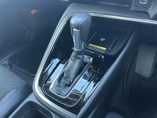 ホンダ ヴェゼル ハイブリッド e:HEV Z 福島県 2023(令5)年 1.2万km クリスタルブラックパール ホンダセンシング/衝突軽減ブレーキ/アダプティブクルーズコントロール/車線維持支援システム/誤発進抑制機能/後方誤発進抑制機能/路外逸脱抑制機能/先行車発進お知らせ機能/標識認識機能/オートハイビーム/ブラインドスポットインフォメーション/純正ナビゲーション/型番：VXU-225VZi/【CD/DVD/SD/USB/Bluetooth/TV】/バックカメラ/純正前後ドライブレコーダー/ビルトインETC/おくだけ充電/電動リフトゲート/前席シートヒーター/ステアリングヒーター/パドルシフト/ステアリングリモコン/LEDオートライト/LEDフォグランプ/純正フロアマット/ドアバイザー