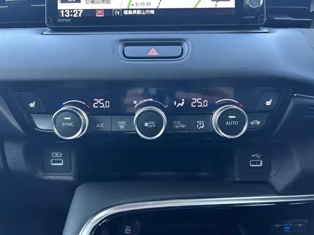 ホンダ ヴェゼル ハイブリッド e:HEV Z 福島県 2023(令5)年 1.2万km クリスタルブラックパール ホンダセンシング/衝突軽減ブレーキ/アダプティブクルーズコントロール/車線維持支援システム/誤発進抑制機能/後方誤発進抑制機能/路外逸脱抑制機能/先行車発進お知らせ機能/標識認識機能/オートハイビーム/ブラインドスポットインフォメーション/純正ナビゲーション/型番：VXU-225VZi/【CD/DVD/SD/USB/Bluetooth/TV】/バックカメラ/純正前後ドライブレコーダー/ビルトインETC/おくだけ充電/電動リフトゲート/前席シートヒーター/ステアリングヒーター/パドルシフト/ステアリングリモコン/LEDオートライト/LEDフォグランプ/純正フロアマット/ドアバイザー