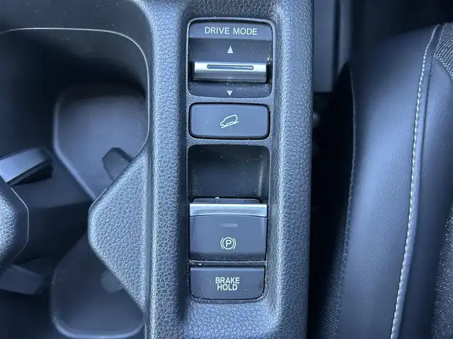 ホンダ ヴェゼル ハイブリッド e:HEV Z 福島県 2023(令5)年 1.2万km クリスタルブラックパール ホンダセンシング/衝突軽減ブレーキ/アダプティブクルーズコントロール/車線維持支援システム/誤発進抑制機能/後方誤発進抑制機能/路外逸脱抑制機能/先行車発進お知らせ機能/標識認識機能/オートハイビーム/ブラインドスポットインフォメーション/純正ナビゲーション/型番：VXU-225VZi/【CD/DVD/SD/USB/Bluetooth/TV】/バックカメラ/純正前後ドライブレコーダー/ビルトインETC/おくだけ充電/電動リフトゲート/前席シートヒーター/ステアリングヒーター/パドルシフト/ステアリングリモコン/LEDオートライト/LEDフォグランプ/純正フロアマット/ドアバイザー