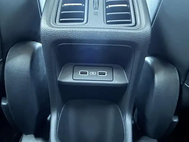 ホンダ ヴェゼル ハイブリッド e:HEV Z 福島県 2023(令5)年 1.2万km クリスタルブラックパール ホンダセンシング/衝突軽減ブレーキ/アダプティブクルーズコントロール/車線維持支援システム/誤発進抑制機能/後方誤発進抑制機能/路外逸脱抑制機能/先行車発進お知らせ機能/標識認識機能/オートハイビーム/ブラインドスポットインフォメーション/純正ナビゲーション/型番：VXU-225VZi/【CD/DVD/SD/USB/Bluetooth/TV】/バックカメラ/純正前後ドライブレコーダー/ビルトインETC/おくだけ充電/電動リフトゲート/前席シートヒーター/ステアリングヒーター/パドルシフト/ステアリングリモコン/LEDオートライト/LEDフォグランプ/純正フロアマット/ドアバイザー