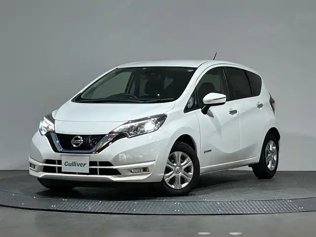 日産 ノート e－パワー X 愛媛県 2018(平30)年 2.6万km ホワイト 純正ＳＤナビ（ＴＶ，ＣＤ，ＢＴ）　バックカメラ　ＥＴＣ　エマブレ　オートライト　プッシュスタート　インテリキー　フロアマット純正　フルセグＴＶ　ＡＡＣ　パワスラ　パワステ　盗難防止装置　レーンキープ