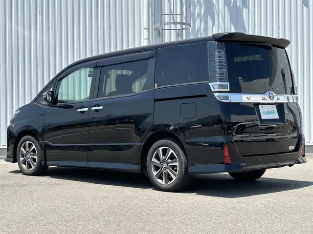 トヨタ ヴォクシー ZS 煌Ⅲ 愛媛県 2021(令3)年 1.3万km 黒 フリップダウンモニター/両側パワースライドドア/革ステアリング/オートライト/フルセグTV/ハーフレザー/クルーズコントロール/コーナーセンサー/前後ドライブレコーダー/ETC/オートハイビーム/LED/スマートキー/純正フロアマット/Bluetooth/横滑り防止装置/レーンキープアシスト/USB/純正16AW