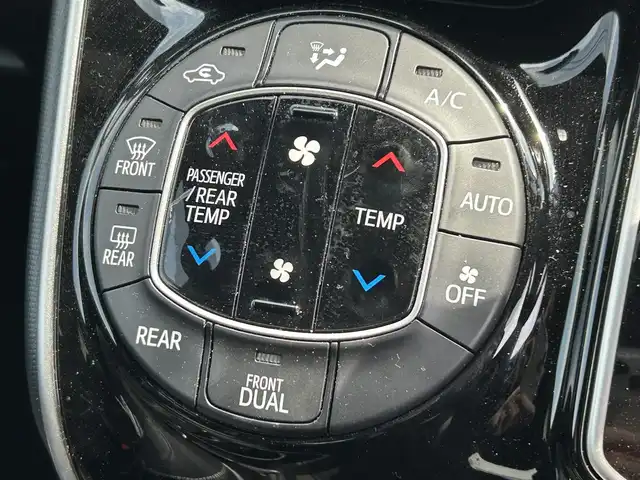 トヨタ ヴォクシー ZS 煌Ⅲ 愛媛県 2021(令3)年 1.3万km 黒 フリップダウンモニター/両側パワースライドドア/革ステアリング/オートライト/フルセグTV/ハーフレザー/クルーズコントロール/コーナーセンサー/前後ドライブレコーダー/ETC/オートハイビーム/LED/スマートキー/純正フロアマット/Bluetooth/横滑り防止装置/レーンキープアシスト/USB/純正16AW