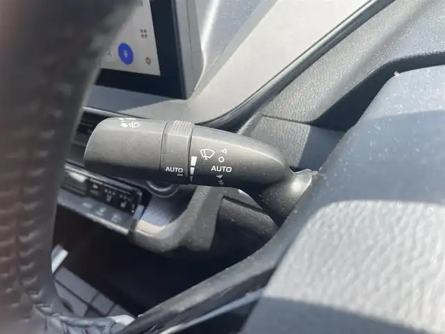 トヨタ プリウス Z 愛媛県 2024(令6)年 0.8万km プラチナホワイトパールマイカ 純正12.3インチディスプレイオーディオ/フルセグTV/Bluetooth　/全方位カメラ　/モデリスタエアロ/トヨタセーフティセンス/プリクラッシュセーフティ/レーダークルーズコントロール　/アドバンストパーク/緊急時操舵支援/車線逸脱防止装置/ブラインドスポットモニター/デジタルインナーミラー/D席シートメモリー機能/D/N席シートヒーター/シートベンチレーション　/ステアリングヒーター/パノラマルーフ　/電動トランクリッド　/純正ドライブレコーダー　/100Ｖ充電　/ワイヤレス充電　/ETC2.0/現状サマー(純正AW)(195/50/R19)/BRIDGESTONE ECOPIA