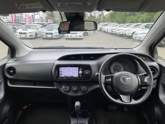 トヨタ ヴィッツ F 道東・釧路十勝 2017(平29)年 9.1万km スーパーホワイトⅡ 4WD/寒冷地仕様/社外ナビ/バックカメラ/ビルトインETC/社外AW付夏タイヤ4本積込/ドライブレコーダー/リモコンキー/イベライザー/フロアマット/保証書/取扱説明書/オートハイビーム