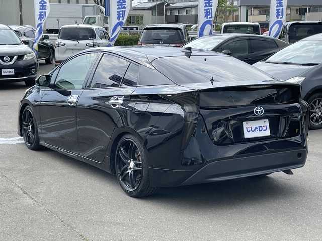 トヨタ プリウス S 宮城県 2016(平28)年 11.7万km アティチュードブラックマイカ (株)IDOMが運営する【じしゃロン仙台店】の自社ローン専用車両になりますこちらは現金またはオートローンご利用時の価格です。自社ローンご希望の方は別途その旨お申付け下さい/*ディーラーOPナビ　NSZT-W66T/*フルセグ/＊ブルートゥース/＊ETC/＊Bカメラ/＊キセノンライト/＊ブラックテール/＊車高調/＊社外18ホイール