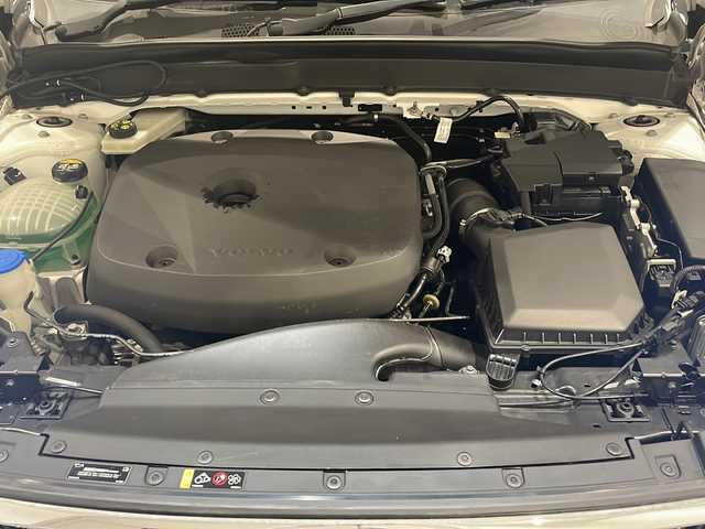 ボルボ ＸＣ４０ T4 AWD インスクリプション 新潟県 2020(令2)年 3.5万km クリスタルホワイトP 9インチタッチスクリーン式センターディスプレイ/（ナビ/TV/Apple Car Play)/harman/kardonプレミアムサウンド/360°ビューカメラ/アダプティブ・クルーズ・コントロール/パイロット・アシスト/レーン・キーピング・エイド/歩行者・サイクリスト・大型動物検知機能/インターセクション・サポート/被追突時警告機能/クロス・トラフィック・アラート/オンカミング・レーン・ミティゲーション/ステアリング・アシスト付BLIS/レーン・チェンジ・マージ・エイド/ロード・サイン・インフォメーション/ドライバー・アラート・コントロール/パーク・アシスト・パイロット/LEDヘッドライト/純正19インチAW/純正フロアマット/ETC