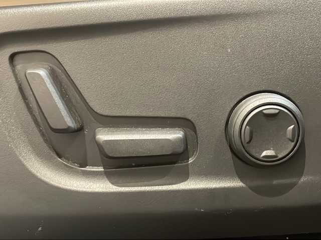 ボルボ ＸＣ４０ T4 AWD インスクリプション 新潟県 2020(令2)年 3.5万km クリスタルホワイトP 9インチタッチスクリーン式センターディスプレイ/（ナビ/TV/Apple Car Play)/harman/kardonプレミアムサウンド/360°ビューカメラ/アダプティブ・クルーズ・コントロール/パイロット・アシスト/レーン・キーピング・エイド/歩行者・サイクリスト・大型動物検知機能/インターセクション・サポート/被追突時警告機能/クロス・トラフィック・アラート/オンカミング・レーン・ミティゲーション/ステアリング・アシスト付BLIS/レーン・チェンジ・マージ・エイド/ロード・サイン・インフォメーション/ドライバー・アラート・コントロール/パーク・アシスト・パイロット/LEDヘッドライト/純正19インチAW/純正フロアマット/ETC