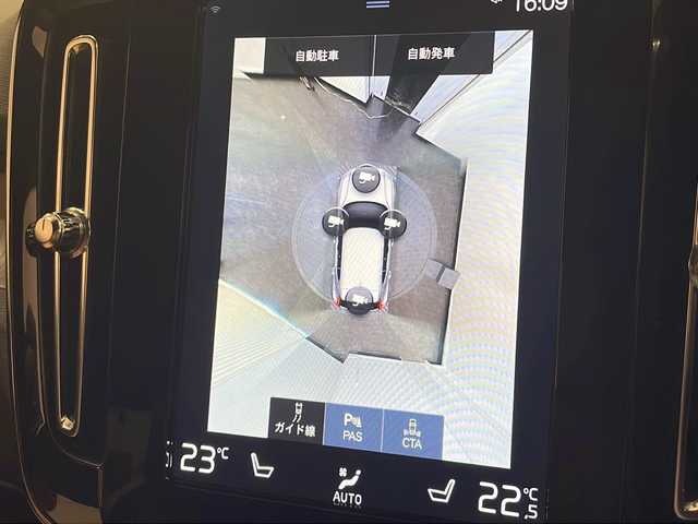 ボルボ ＸＣ４０ T4 AWD インスクリプション 新潟県 2020(令2)年 3.5万km クリスタルホワイトP 9インチタッチスクリーン式センターディスプレイ/（ナビ/TV/Apple Car Play)/harman/kardonプレミアムサウンド/360°ビューカメラ/アダプティブ・クルーズ・コントロール/パイロット・アシスト/レーン・キーピング・エイド/歩行者・サイクリスト・大型動物検知機能/インターセクション・サポート/被追突時警告機能/クロス・トラフィック・アラート/オンカミング・レーン・ミティゲーション/ステアリング・アシスト付BLIS/レーン・チェンジ・マージ・エイド/ロード・サイン・インフォメーション/ドライバー・アラート・コントロール/パーク・アシスト・パイロット/LEDヘッドライト/純正19インチAW/純正フロアマット/ETC