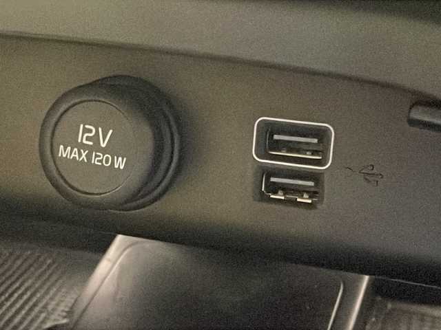 ボルボ ＸＣ４０ T4 AWD インスクリプション 新潟県 2020(令2)年 3.5万km クリスタルホワイトP 9インチタッチスクリーン式センターディスプレイ/（ナビ/TV/Apple Car Play)/harman/kardonプレミアムサウンド/360°ビューカメラ/アダプティブ・クルーズ・コントロール/パイロット・アシスト/レーン・キーピング・エイド/歩行者・サイクリスト・大型動物検知機能/インターセクション・サポート/被追突時警告機能/クロス・トラフィック・アラート/オンカミング・レーン・ミティゲーション/ステアリング・アシスト付BLIS/レーン・チェンジ・マージ・エイド/ロード・サイン・インフォメーション/ドライバー・アラート・コントロール/パーク・アシスト・パイロット/LEDヘッドライト/純正19インチAW/純正フロアマット/ETC