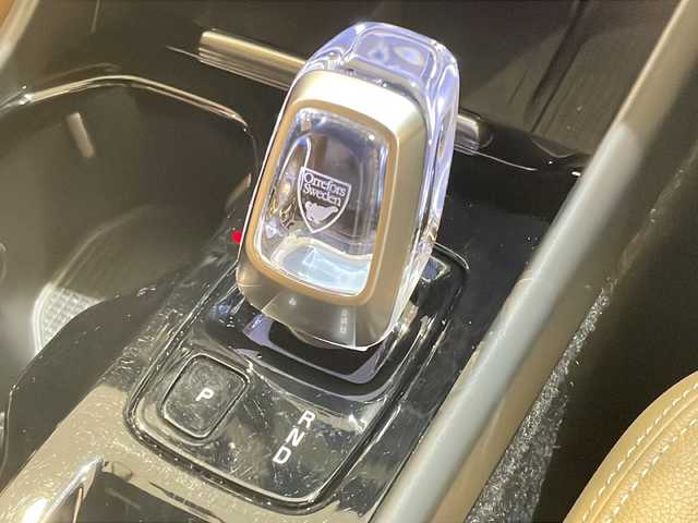 ボルボ ＸＣ４０ T4 AWD インスクリプション 新潟県 2020(令2)年 3.5万km クリスタルホワイトP 9インチタッチスクリーン式センターディスプレイ/（ナビ/TV/Apple Car Play)/harman/kardonプレミアムサウンド/360°ビューカメラ/アダプティブ・クルーズ・コントロール/パイロット・アシスト/レーン・キーピング・エイド/歩行者・サイクリスト・大型動物検知機能/インターセクション・サポート/被追突時警告機能/クロス・トラフィック・アラート/オンカミング・レーン・ミティゲーション/ステアリング・アシスト付BLIS/レーン・チェンジ・マージ・エイド/ロード・サイン・インフォメーション/ドライバー・アラート・コントロール/パーク・アシスト・パイロット/LEDヘッドライト/純正19インチAW/純正フロアマット/ETC