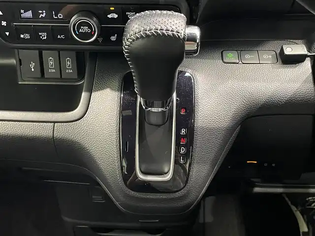ホンダ Ｎ ＢＯＸ カスタム G L ホンダセンシング 鹿児島県 2020(令2)年 1.8万km パールⅡ 禁煙車/ホンダセンシング/純正ナビ/・CD/DVD/・フルセグTV/・BT/・USB/純正前後ドラレコ/片側パワスラ/ビルドインETC/社外レーダー探知機/純正フロアマット/純正アルミ/純正LEDヘッドライト/フロントフォグ/オートライト/オートマチックハイビーム/スマートキー/プッシュスタート