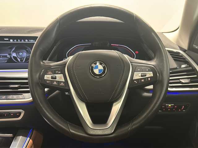 ＢＭＷ Ｘ５ xDrive 35d 新潟県 2020(令2)年 4.9万km ミネラルホワイト 電動パノラマ・ガラス・サンルーフ/プラスパッケージ/-4ゾーン・オートマチック・エア・コンディショナー/-保冷・保温機能付カップ・ホルダー/-ソフト・クローズ・ドア（フロント&リヤ）/harman/kardonサラウンド・サウンド・システム/BMWライブ・コックピット/-12.3インチ マルチ・ディスプレイ・メーター・パネル/-12.3インチ ワイド・コントロール・ディスプレイ/-HDDナビゲーション・システム/パーキングアシストプラス/ドライビングアシストプロフェッショナル/オートマチック・テールゲート/アダプティブLEDヘッドライト/コンフォート・アクセス/アンビエント・ライト/電動フロント・シート（運転席メモリー機能付）/スポーツ・シート（運転席&助手席、電動調節式サイド・サポート付）/フロント・シート・ヒーティング/メタリックペイント（A96:ミネラルホワイト）