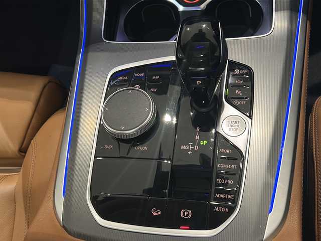 ＢＭＷ Ｘ５ xDrive 35d 新潟県 2020(令2)年 4.9万km ミネラルホワイト 電動パノラマ・ガラス・サンルーフ/プラスパッケージ/-4ゾーン・オートマチック・エア・コンディショナー/-保冷・保温機能付カップ・ホルダー/-ソフト・クローズ・ドア（フロント&リヤ）/harman/kardonサラウンド・サウンド・システム/BMWライブ・コックピット/-12.3インチ マルチ・ディスプレイ・メーター・パネル/-12.3インチ ワイド・コントロール・ディスプレイ/-HDDナビゲーション・システム/パーキングアシストプラス/ドライビングアシストプロフェッショナル/オートマチック・テールゲート/アダプティブLEDヘッドライト/コンフォート・アクセス/アンビエント・ライト/電動フロント・シート（運転席メモリー機能付）/スポーツ・シート（運転席&助手席、電動調節式サイド・サポート付）/フロント・シート・ヒーティング/メタリックペイント（A96:ミネラルホワイト）