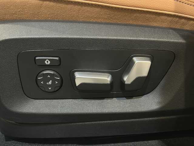 ＢＭＷ Ｘ５ xDrive 35d 新潟県 2020(令2)年 4.9万km ミネラルホワイト 電動パノラマ・ガラス・サンルーフ/プラスパッケージ/-4ゾーン・オートマチック・エア・コンディショナー/-保冷・保温機能付カップ・ホルダー/-ソフト・クローズ・ドア（フロント&リヤ）/harman/kardonサラウンド・サウンド・システム/BMWライブ・コックピット/-12.3インチ マルチ・ディスプレイ・メーター・パネル/-12.3インチ ワイド・コントロール・ディスプレイ/-HDDナビゲーション・システム/パーキングアシストプラス/ドライビングアシストプロフェッショナル/オートマチック・テールゲート/アダプティブLEDヘッドライト/コンフォート・アクセス/アンビエント・ライト/電動フロント・シート（運転席メモリー機能付）/スポーツ・シート（運転席&助手席、電動調節式サイド・サポート付）/フロント・シート・ヒーティング/メタリックペイント（A96:ミネラルホワイト）