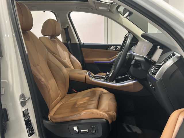 ＢＭＷ Ｘ５ xDrive 35d 新潟県 2020(令2)年 4.9万km ミネラルホワイト 電動パノラマ・ガラス・サンルーフ/プラスパッケージ/-4ゾーン・オートマチック・エア・コンディショナー/-保冷・保温機能付カップ・ホルダー/-ソフト・クローズ・ドア（フロント&リヤ）/harman/kardonサラウンド・サウンド・システム/BMWライブ・コックピット/-12.3インチ マルチ・ディスプレイ・メーター・パネル/-12.3インチ ワイド・コントロール・ディスプレイ/-HDDナビゲーション・システム/パーキングアシストプラス/ドライビングアシストプロフェッショナル/オートマチック・テールゲート/アダプティブLEDヘッドライト/コンフォート・アクセス/アンビエント・ライト/電動フロント・シート（運転席メモリー機能付）/スポーツ・シート（運転席&助手席、電動調節式サイド・サポート付）/フロント・シート・ヒーティング/メタリックペイント（A96:ミネラルホワイト）