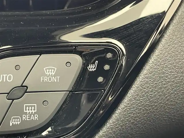 トヨタ Ｃ－ＨＲ G モード ネロセーフティプラスⅡ 愛知県 2021(令3)年 5.9万km ホワイトパールクリスタルシャイン 純正ディスプレイ　ＴＲＤエアロ　全方位カメラ　ハーフレザー　シートヒーター　ＢＳＭ　トヨタセーフティセンス　衝突軽減　車線逸脱　追従クルコン　ＬＥＤオートライト　オートハイビーム　ミラキャスト　ＢＴ　ステアリングスイッチ　純正フロアマット　禁煙車
