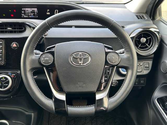 トヨタ アクア G 静岡県 2020(令2)年 5.6万km ホワイトパールクリスタルシャイン トヨタセーフティセンス/・レーンキープアシスト/・プリクラッシュセーフティ/・横滑り防止装置/純正メモリナビ/ワンセグTV/Bluetooth接続/ビルトインETC/クルーズコントロール/前後コーナーセンサー/バックカメラ/プッシュスタート/スマートキー/オートライト/LEDヘッドライト/純正フロアマット/盗難防止装置/取扱説明書