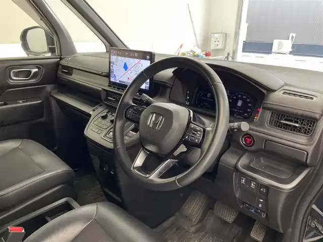 ホンダ ステップワゴン スパーダ eHEV 滋賀県 2022(令4)年 3.9万km モーニングミストブルーM 禁煙車/純正11.4型ナビ/【CD/DVD/Bluetooth/フルセグTV//AppleCarPlay/AndroidAuto】/純正フリップダウンモニター/マルチビューカメラ/ETC2.0/前後ドライブレコーダー/両側パワースライドドア/ホンダセンシング/●衝突軽減ブレーキ/●誤発進抑制機能/●後方誤発進抑制機能/●近距離衝突軽減ブレーキ/●歩行者事故低減ステアリング/●路外逸脱抑制機能/●渋滞追従機能付アダプティブクルーズコントロール/●車線維持支援システム/●トラフィックジャムアシスト/●先行車発進お知らせ機能/●標識認識機能/●オートハイビーム/●アダプティブドライビングビーム/●ブラインドスポットインフォメーション/シートヒーター/パワーテールゲート/減速セレクター/オートホールド/電動パーキングブレーキ/スマートキー
