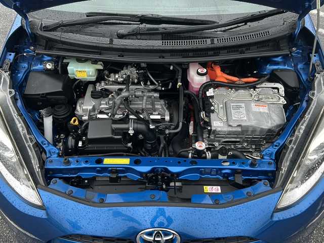 トヨタ アクア クロスオーバー 沖縄県 2017(平29)年 6.5万km コバルトブルーメタリック 純正ナビ・TV・Bluetooth・CD・DVD/バックカメラ/ETC/ドライブレコーダー/オートライト/衝突軽減システム/レーンキープアシスト/革巻きステアリング/ステアリングスイッチ/電動格納ミラー/先行車発進告知/サイドバイザー/ウィンカードアミラー/純正アルミ/スマートキー