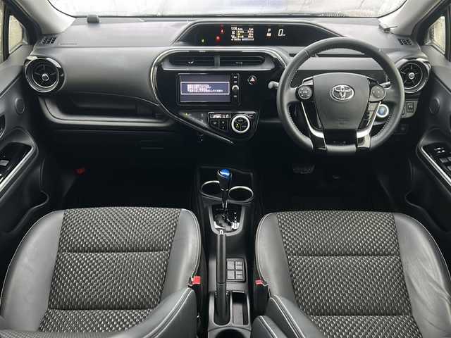 トヨタ アクア クロスオーバー 沖縄県 2017(平29)年 6.5万km コバルトブルーメタリック 純正ナビ・TV・Bluetooth・CD・DVD/バックカメラ/ETC/ドライブレコーダー/オートライト/衝突軽減システム/レーンキープアシスト/革巻きステアリング/ステアリングスイッチ/電動格納ミラー/先行車発進告知/サイドバイザー/ウィンカードアミラー/純正アルミ/スマートキー
