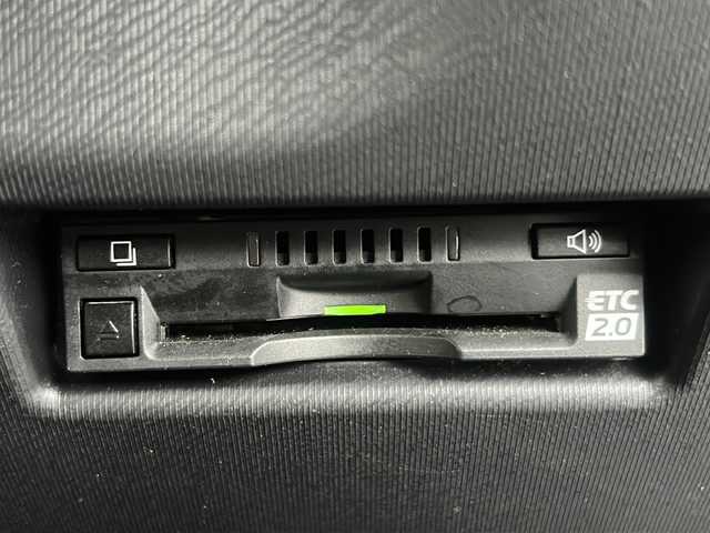 トヨタ アクア クロスオーバー 沖縄県 2017(平29)年 6.5万km コバルトブルーメタリック 純正ナビ・TV・Bluetooth・CD・DVD/バックカメラ/ETC/ドライブレコーダー/オートライト/衝突軽減システム/レーンキープアシスト/革巻きステアリング/ステアリングスイッチ/電動格納ミラー/先行車発進告知/サイドバイザー/ウィンカードアミラー/純正アルミ/スマートキー