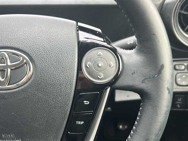 トヨタ アクア クロスオーバー 沖縄県 2017(平29)年 6.5万km コバルトブルーメタリック 純正ナビ・TV・Bluetooth・CD・DVD/バックカメラ/ETC/ドライブレコーダー/オートライト/衝突軽減システム/レーンキープアシスト/革巻きステアリング/ステアリングスイッチ/電動格納ミラー/先行車発進告知/サイドバイザー/ウィンカードアミラー/純正アルミ/スマートキー