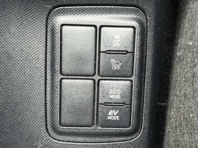 トヨタ アクア クロスオーバー 沖縄県 2017(平29)年 6.5万km コバルトブルーメタリック 純正ナビ・TV・Bluetooth・CD・DVD/バックカメラ/ETC/ドライブレコーダー/オートライト/衝突軽減システム/レーンキープアシスト/革巻きステアリング/ステアリングスイッチ/電動格納ミラー/先行車発進告知/サイドバイザー/ウィンカードアミラー/純正アルミ/スマートキー