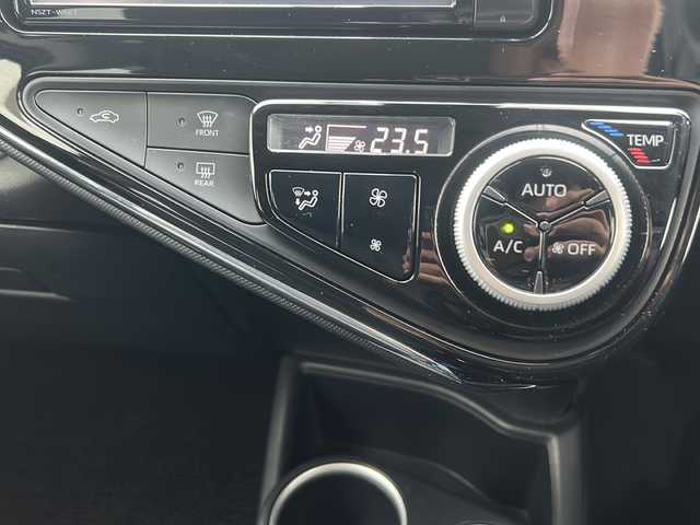 トヨタ アクア クロスオーバー 沖縄県 2017(平29)年 6.5万km コバルトブルーメタリック 純正ナビ・TV・Bluetooth・CD・DVD/バックカメラ/ETC/ドライブレコーダー/オートライト/衝突軽減システム/レーンキープアシスト/革巻きステアリング/ステアリングスイッチ/電動格納ミラー/先行車発進告知/サイドバイザー/ウィンカードアミラー/純正アルミ/スマートキー