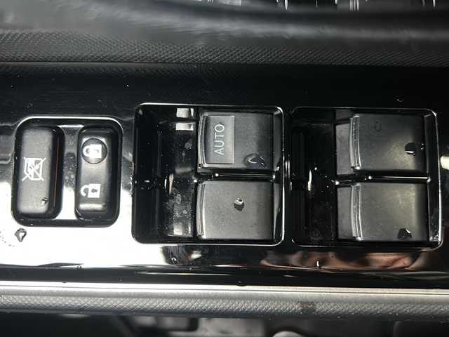 トヨタ アクア クロスオーバー 沖縄県 2017(平29)年 6.5万km コバルトブルーメタリック 純正ナビ・TV・Bluetooth・CD・DVD/バックカメラ/ETC/ドライブレコーダー/オートライト/衝突軽減システム/レーンキープアシスト/革巻きステアリング/ステアリングスイッチ/電動格納ミラー/先行車発進告知/サイドバイザー/ウィンカードアミラー/純正アルミ/スマートキー