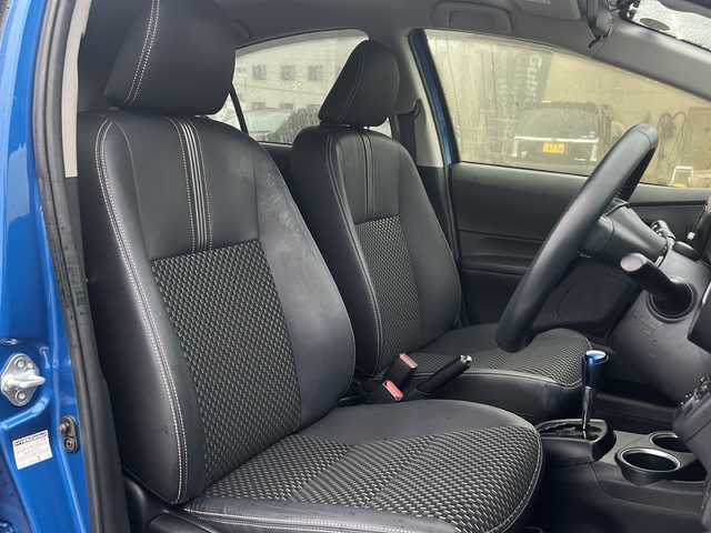 トヨタ アクア クロスオーバー 沖縄県 2017(平29)年 6.5万km コバルトブルーメタリック 純正ナビ・TV・Bluetooth・CD・DVD/バックカメラ/ETC/ドライブレコーダー/オートライト/衝突軽減システム/レーンキープアシスト/革巻きステアリング/ステアリングスイッチ/電動格納ミラー/先行車発進告知/サイドバイザー/ウィンカードアミラー/純正アルミ/スマートキー