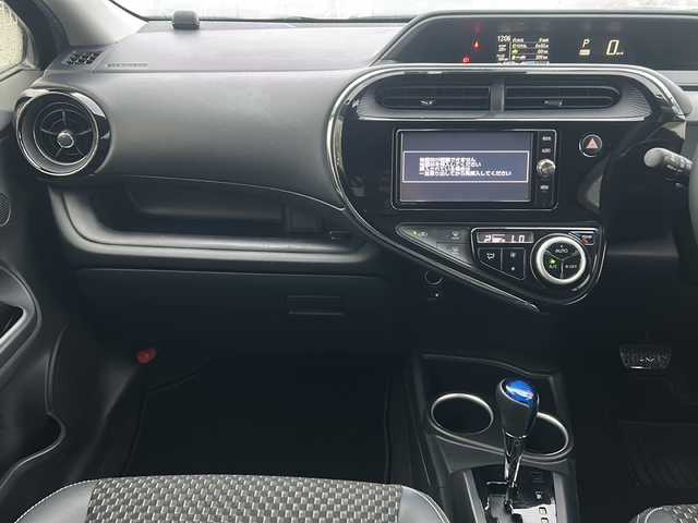 トヨタ アクア クロスオーバー 沖縄県 2017(平29)年 6.5万km コバルトブルーメタリック 純正ナビ・TV・Bluetooth・CD・DVD/バックカメラ/ETC/ドライブレコーダー/オートライト/衝突軽減システム/レーンキープアシスト/革巻きステアリング/ステアリングスイッチ/電動格納ミラー/先行車発進告知/サイドバイザー/ウィンカードアミラー/純正アルミ/スマートキー