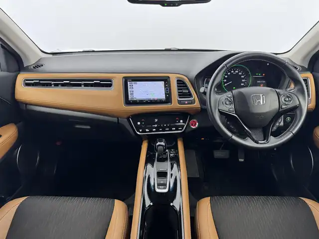 ホンダ ヴェゼル ハイブリッド Z ホンダセンシング 愛知県 2020(令2)年 3.2万km プラチナホワイトパール ホンダセンシング/　・衝突軽減ブレーキ/　・誤発進抑制機能/　・歩行者事故低減ステアリング/　・路外逸脱抑制機能/　・アダプティブクルーズコントロール/　・LKAS/　・先行車発進お知らせ機能/　・標識認識機能/純正ナビ/（Bluetooth/フルセグTV/CD/DVD/SD）/バックカメラ/革巻きステアリング/ドライブレコーダー/ステアリングリモコン/ハーフレザー/シートヒーター/純正フロアマット/ドアバイザー/パドルシフト/オートホールド/防眩ミラー