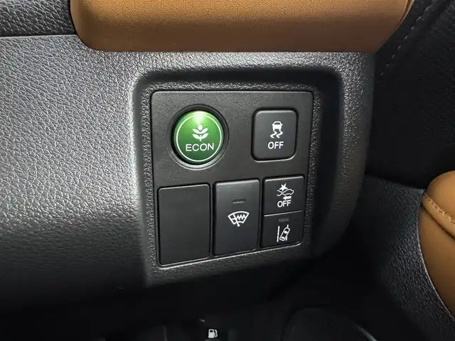 ホンダ ヴェゼル ハイブリッド Z ホンダセンシング 愛知県 2020(令2)年 3.2万km プラチナホワイトパール ホンダセンシング/　・衝突軽減ブレーキ/　・誤発進抑制機能/　・歩行者事故低減ステアリング/　・路外逸脱抑制機能/　・アダプティブクルーズコントロール/　・LKAS/　・先行車発進お知らせ機能/　・標識認識機能/純正ナビ/（Bluetooth/フルセグTV/CD/DVD/SD）/バックカメラ/革巻きステアリング/ドライブレコーダー/ステアリングリモコン/ハーフレザー/シートヒーター/純正フロアマット/ドアバイザー/パドルシフト/オートホールド/防眩ミラー